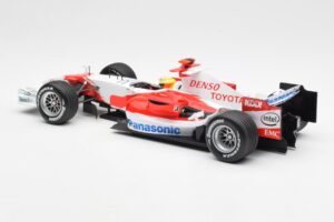 Panasonic Toyota Racing TF106 #8 R. Schumacher F1 2006 Minichamps 1:18 100060007 Diecast — photo 5 of 6