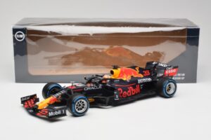 Red Bull Racing Honda RB16B #33 M. Verstappen Belgian GP Winner 2021 Minichamps 1:18 110211333 Resin — photo 7 of 7