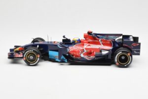 Red Bull Racing RB6 #6 M. Webber F1 Showcar 2010 Minichamps 1:18 150100076 Diecast — photo 3 of 6