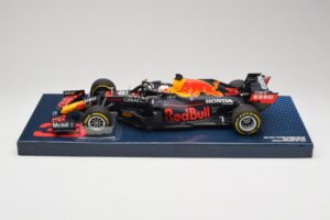 Red Bull Racing Honda RB16B #33 M. Verstappen Emilia Romagna GP 2021 Case Edition Minichamps 1:18 113210133 Resin