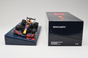 Red Bull Racing Honda RB16B #33 M. Verstappen Emilia Romagna GP 2021 Case Edition Minichamps 1:18 113210133 Resin — photo 6 of 7
