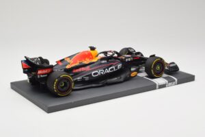 Oracle Red Bull Racing RB18 #33 M. Verstappen Belgian GP 2022 Minichamps 1:18 113221401 Resin — photo 3 of 7