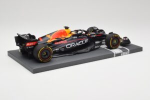 Oracle Red Bull Racing RB18 #33 M. Verstappen Mexican GP 2022 Minichamps 1:18 113222001 Resin — photo 3 of 7