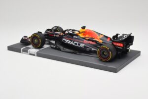 Oracle Red Bull Racing RB18 #33 M. Verstappen Mexican GP 2022 Minichamps 1:18 113222001 Resin — photo 5 of 7