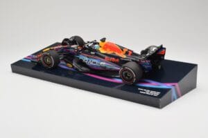 Oracle Red Bull Racing RB19 #33 M. Verstappen Miami GP 2023 Case Edition Minichamps 1:18 113233501 Resin — photo 5 of 7