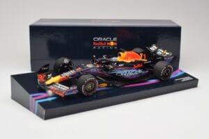 Oracle Red Bull Racing RB19 #33 M. Verstappen Miami GP 2023 Case Edition Minichamps 1:18 113233501 Resin — photo 7 of 7