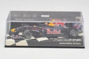 Red Bull Racing Renault RB5 #14 M. Webber Race Car 2009 Minichamps 1:43 400090114 Diecast — photo 5 of 5