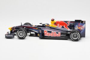 Red Bull Racing Renault RB5 #5 S. Vettel Showcar 2010 Minichamps 1:18 153100175 Diecast — photo 3 of 6