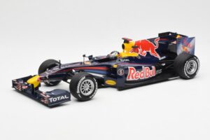 Red Bull Racing Renault RB5 #5 S. Vettel Showcar 2010 Minichamps 1:18 153100175 Diecast