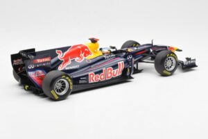 Red Bull Racing Renault RB6 #5 S. Vettel F1 World Champion 2010 Minichamps 1:18 110100005 Diecast — photo 2 of 6