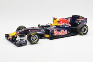 Red Bull Racing Renault RB6 #5 S. Vettel F1 World Champion Showcar 2010 Minichamps 1:18 150100075 Diecast