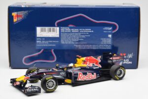 Red Bull Racing Renault RB6 #5 S. Vettel F1 World Champion Showcar 2010 Minichamps 1:18 150100075 Diecast — photo 6 of 6