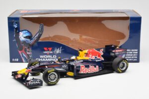 Red Bull Racing Renault RB7 #1 S. Vettel F1 World Champion Showcar 2011 Minichamps 1:18 113110271 Diecast — photo 6 of 6