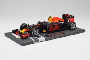 Red Bull RB12 #33 M. Verstappen Spain GP Winner 2016 Minichamps 1:18 117160333 Diecast — photo 2 of 7