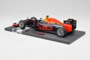Red Bull RB12 #33 M. Verstappen Spain GP Winner 2016 Minichamps 1:18 117160333 Diecast — photo 5 of 7