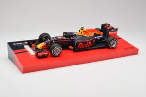 Red Bull RB12 #33 M. Verstappen Spain GP Winner 2016 Minichamps 1:18 147160533 Diecast — photo 2 of 6