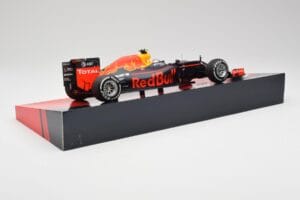 Red Bull RB12 #33 M. Verstappen Spain GP Winner 2016 Minichamps 1:18 147160533 Diecast — photo 3 of 6