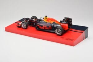 Red Bull RB12 #33 M. Verstappen Spain GP Winner 2016 Minichamps 1:18 147160533 Diecast — photo 5 of 6