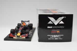 Red Bull RB15 #33 M. Verstappen Brazil GP Winner 2019 Minichamps 1:18 113191933 Diecast — photo 7 of 7