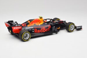 Red Bull RB15 #10 P. Gasly F1 2019 Minichamps 1:18 110190010 Diecast — photo 2 of 7