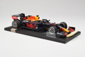 Red Bull RB16 #33 M. Verstappen Abu Dhabi GP Winner 2020 Minichamps 1:18 113201733 Diecast — photo 4 of 6