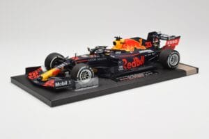 Red Bull RB16 #33 M. Verstappen Red Bull Racing 70th Anniversary GP Winner 2020 Minichamps 1:18 113200533-M1 Resin — photo 2 of 7