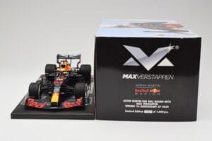 Red Bull RB16 #33 M. Verstappen Red Bull Racing 70th Anniversary GP Winner 2020 Minichamps 1:18 113200533-M1 Resin — photo 6 of 7