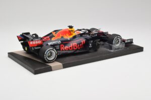 Red Bull RB16B #33 M. Verstappen Dutch GP Winner 2021 Minichamps 1:18 113212533 Diecast — photo 3 of 7