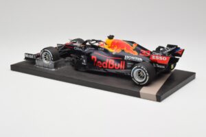 Red Bull RB16B #33 M. Verstappen Dutch GP Winner 2021 Minichamps 1:18 113212533 Diecast — photo 5 of 7