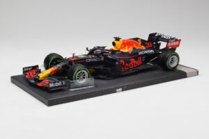 Red Bull RB16B #33 M. Verstappen Emilia Romagna GP Winner 2021 Minichamps 1:18 113210233T Diecast — photo 2 of 6