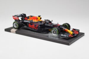 Red Bull RB16B #33 M. Verstappen Emilia Romagna GP Winner 2021 Minichamps 1:18 113210233T Diecast — photo 4 of 6
