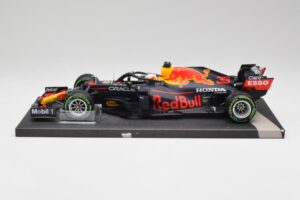 Red Bull RB16B #33 M. Verstappen Emilia Romagna GP Winner 2021 Minichamps 1:18 113210233T Diecast