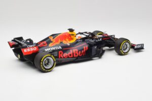 Red Bull RB16B #33 M. Verstappen Emilia Romagna GP Winner Mid Race Tyres 2021 Minichamps 1:18 110210133 Diecast — photo 2 of 7