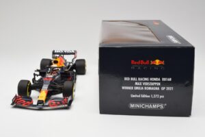 Red Bull RB16B #33 M. Verstappen Emilia Romagna GP Winner Mid Race Tyres 2021 Minichamps 1:18 110210133 Diecast — photo 7 of 7