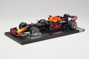 Red Bull RB16B #33 M. Verstappen Styrian & Austrian GP Winner 2021 Minichamps 1:18 113210933 Diecast — photo 2 of 6