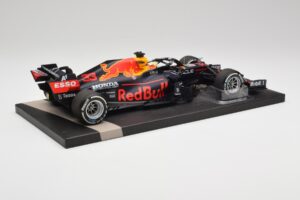 Red Bull RB16B #33 M. Verstappen Styrian & Austrian GP Winner 2021 Minichamps 1:18 113210933 Diecast — photo 3 of 6
