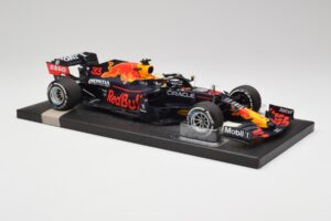 Red Bull RB16B #33 M. Verstappen Styrian & Austrian GP Winner 2021 Minichamps 1:18 113210933 Diecast — photo 4 of 6