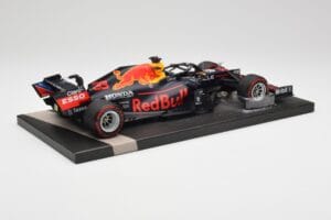 Red Bull RB16B #33 M. Verstappen Abu Dhabi GP 2021 Winner Missing Figurine & Pitboard Minichamps 1:18 113212333 Resin — photo 3 of 7