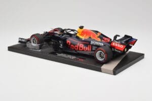 Red Bull RB16B #33 M. Verstappen Abu Dhabi GP 2021 Winner Missing Figurine & Pitboard Minichamps 1:18 113212333 Resin — photo 5 of 7
