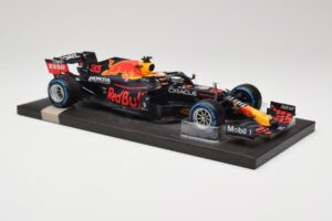 Red Bull RB16B #33 M. Verstappen Belgian GP 2021 Winner Minichamps 1:18 113211333 Resin — photo 4 of 7