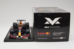Red Bull RB16B #33 M. Verstappen Belgian GP 2021 Winner Minichamps 1:18 113211333 Resin — photo 7 of 7