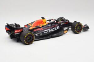 Red Bull RB18 #1 M. Verstappen France GP Winner 2022 Minichamps 1:18 110221201 Diecast — photo 2 of 7