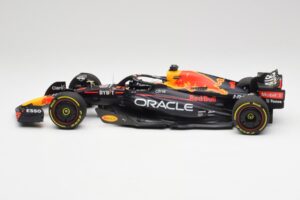 Red Bull RB18 #1 M. Verstappen France GP Winner 2022 Minichamps 1:18 110221201 Diecast — photo 3 of 7