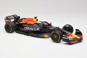 Red Bull RB18 #1 M. Verstappen France GP Winner 2022 Minichamps 1:18 110221201 Diecast — photo 4 of 7