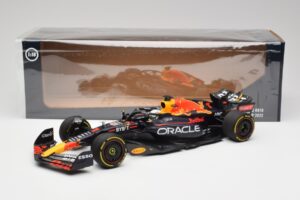 Red Bull RB18 #1 M. Verstappen France GP Winner 2022 Minichamps 1:18 110221201 Diecast — photo 6 of 7