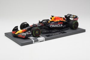 Red Bull RB18 #1 M. Verstappen Japan GP Winner No Figure 2022 Minichamps 1:18 113221801B Diecast — photo 2 of 7