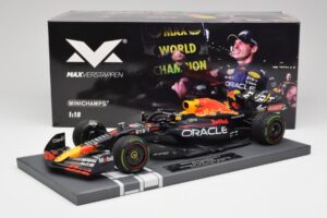 Red Bull RB18 #1 M. Verstappen Japan GP Winner No Figure 2022 Minichamps 1:18 113221801B Diecast — photo 6 of 7