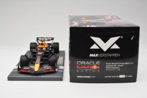 Red Bull RB18 #1 M. Verstappen Japan GP Winner No Figure 2022 Minichamps 1:18 113221801B Diecast — photo 7 of 7