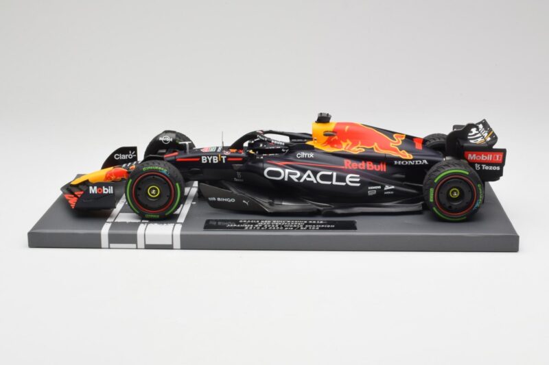 Red Bull RB18 #1 M. Verstappen Japan GP Winner No Figure 2022 Minichamps 1:18 113221801B Diecast