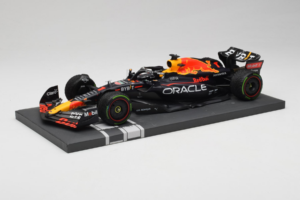 Red Bull Racing RB18 #1 M. Verstappen Japan GP Winner 2022 Minichamps 1:18 113221801FB-R1 Diecast — photo 2 of 8